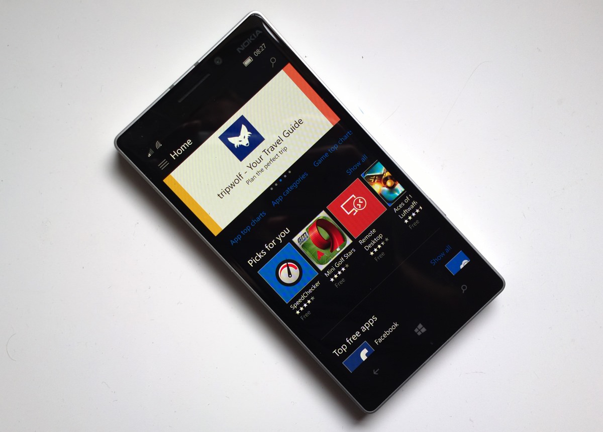 Lumia 930 running Windows 10 Mobile mid August 2015