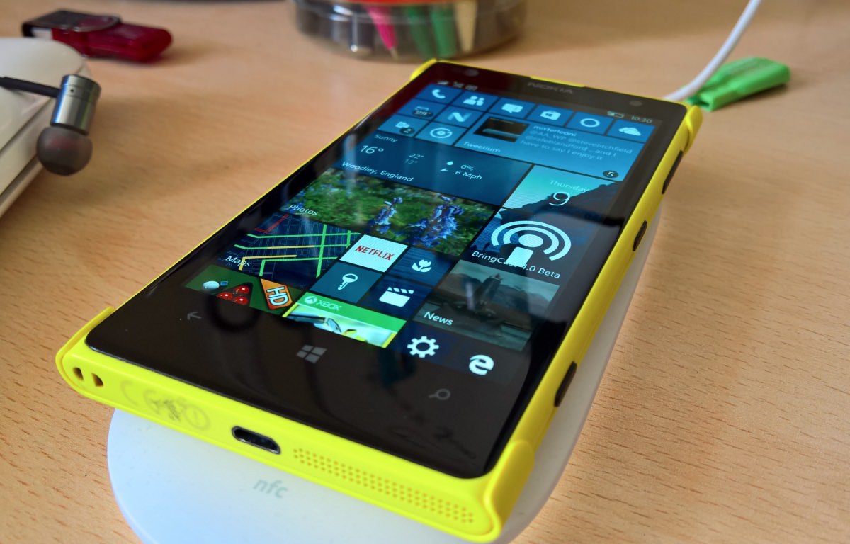 Lumia 1020 on Qi charge under Windows 10 Mobile