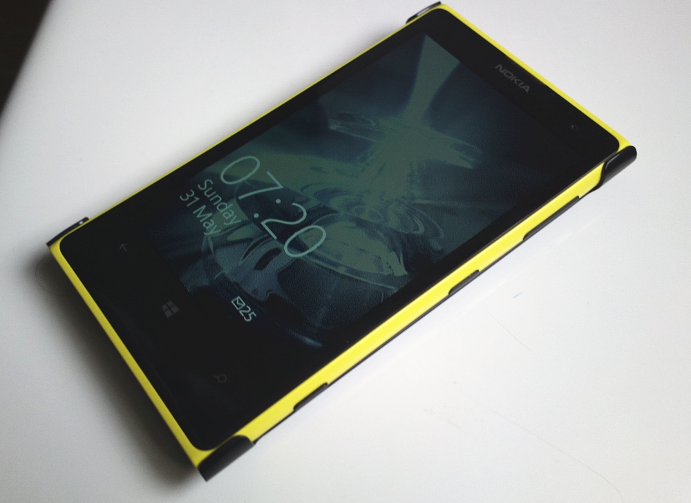 Lumia 1020 showing Glance with a favourite photo selected....