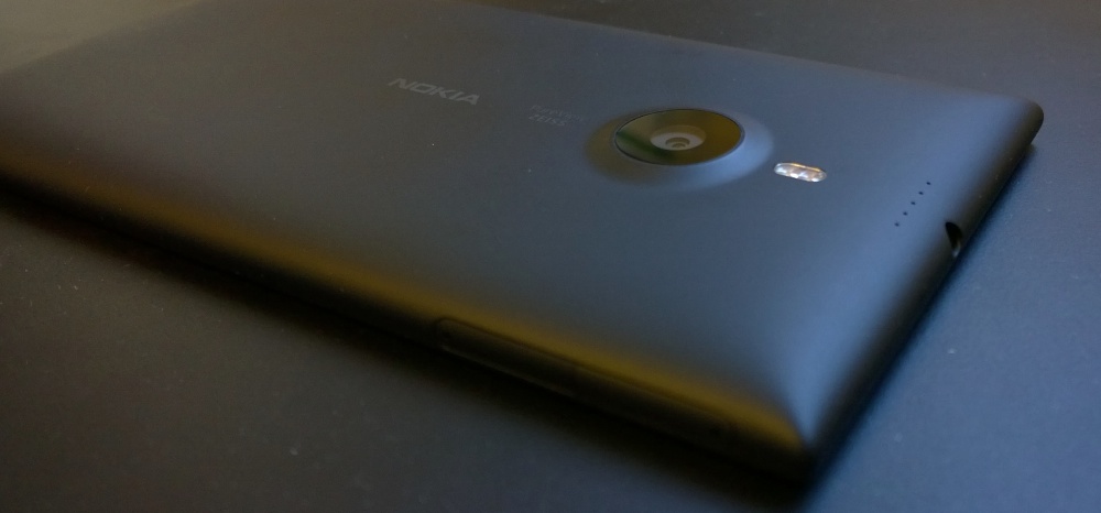 Lumia 1520 rear and camera hump