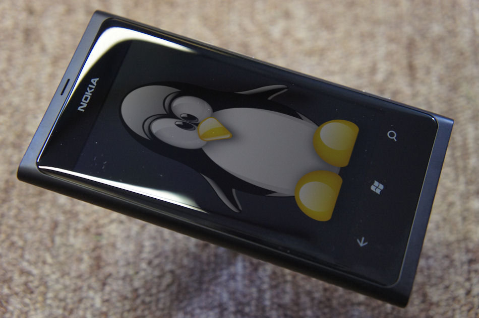 Lumia 800 Tux