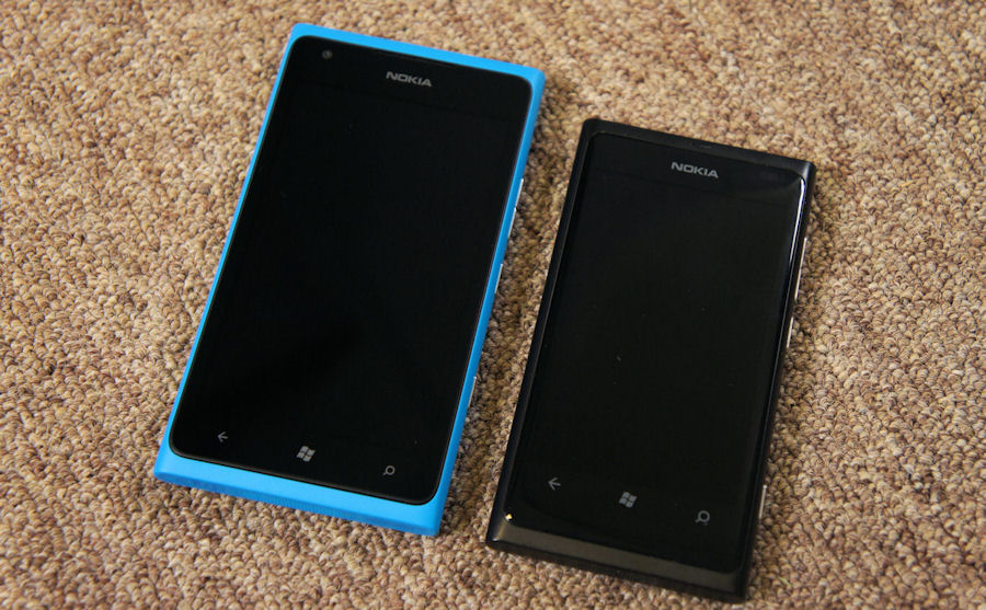 Nokia Lumia 900 versus 800