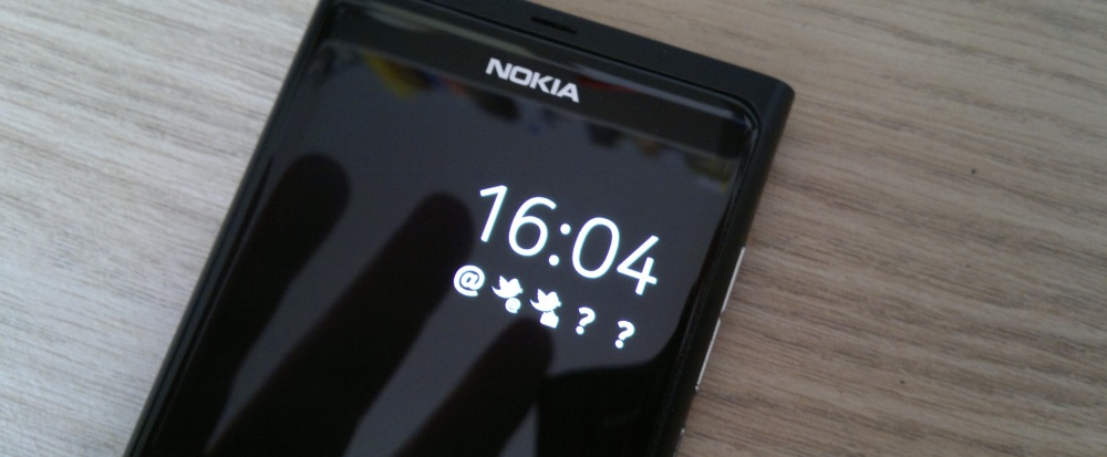 Nokia N9 AMOLED always-on clock