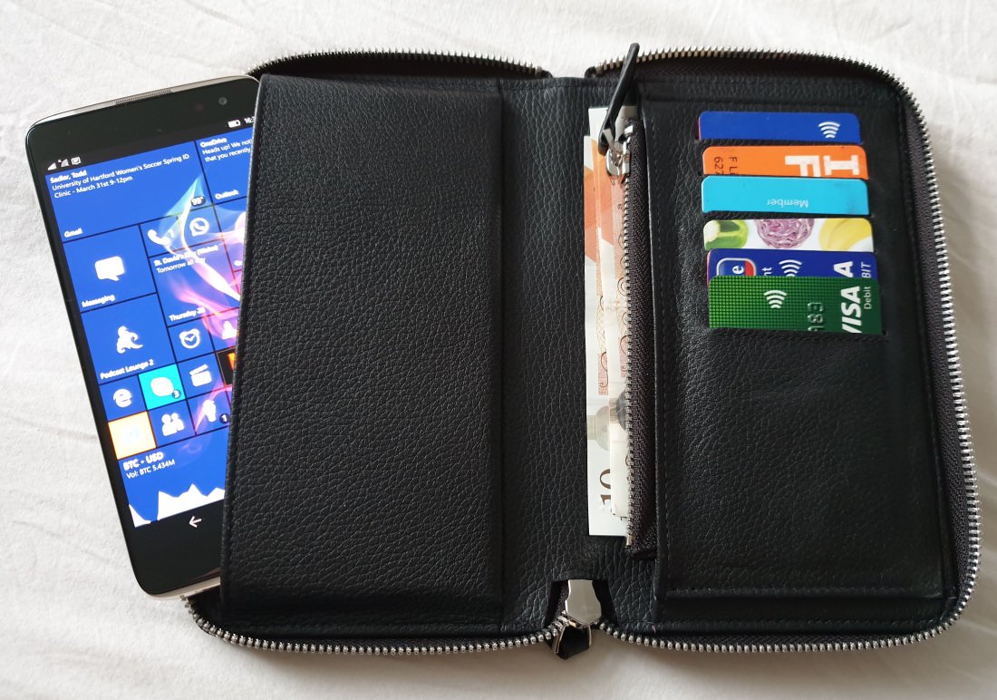 Noreve Wallet case