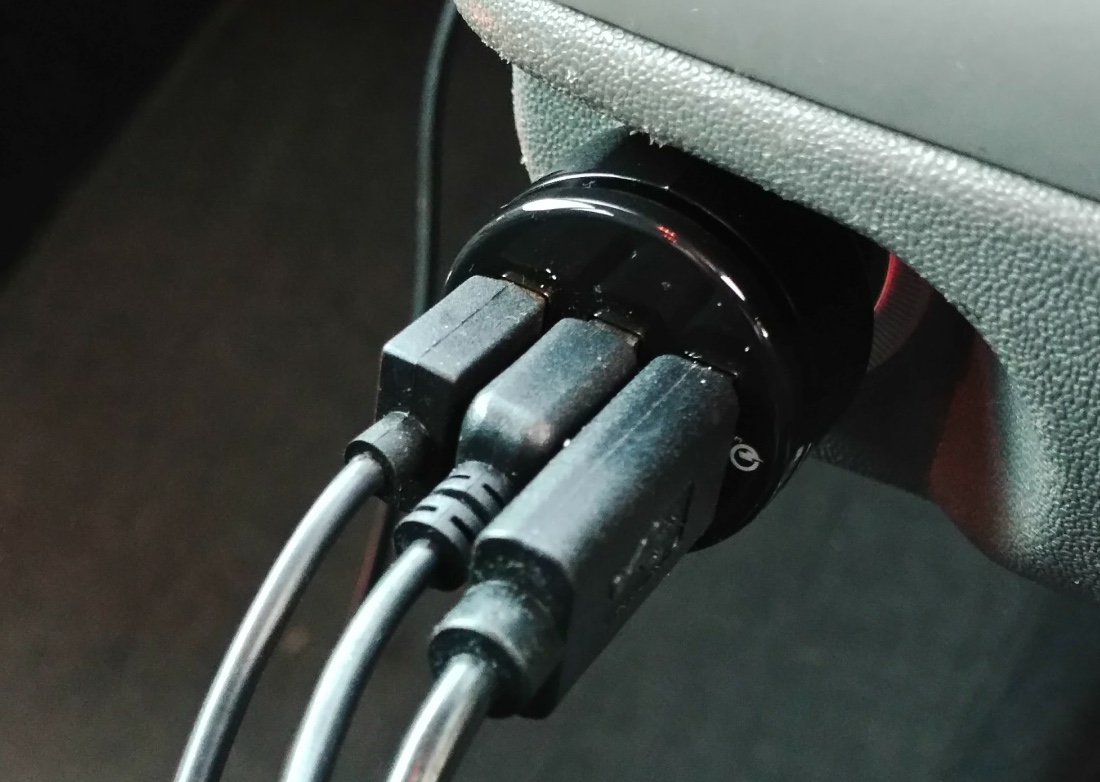 AUKEY 3-port car adapter