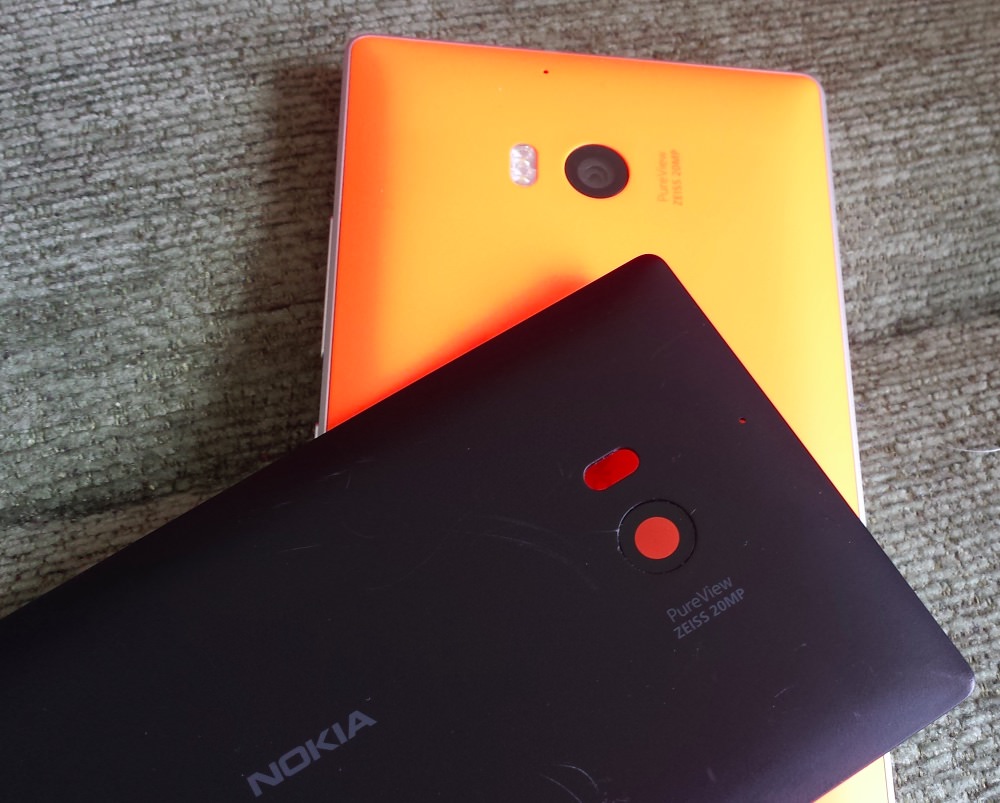 Black cover for Lumia 930 installation