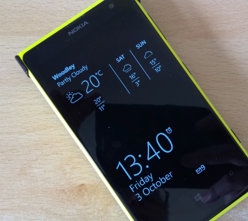 Lumia 1020 with Glance weather