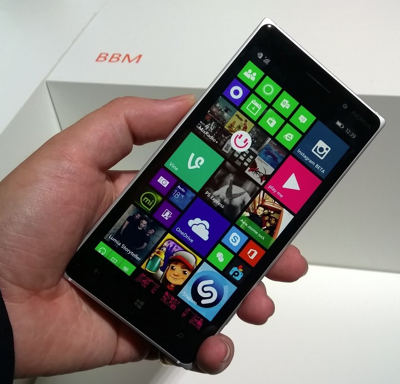 Lumia 830