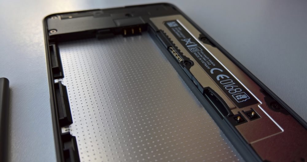 Lumia 650 card slots