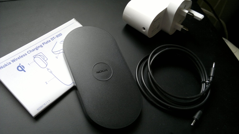 Nokia wireless outlet charger