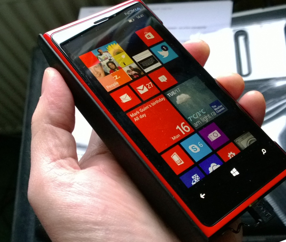 Mugen 4700mAh add-on for the Lumia 920